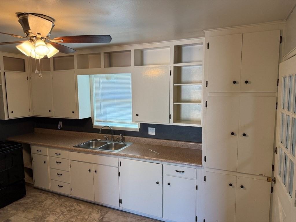 4305 Harlowe Dr - Photo 7 of 36