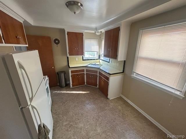 27225 Lyndon - Photo 4 of 10