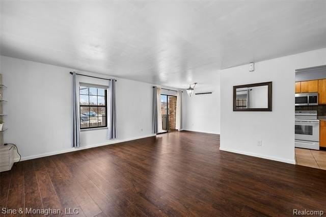 8641 Crabapple Ln - Photo 3 of 32