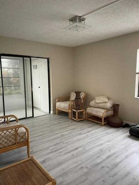 98 Capri C - Photo 7 of 14