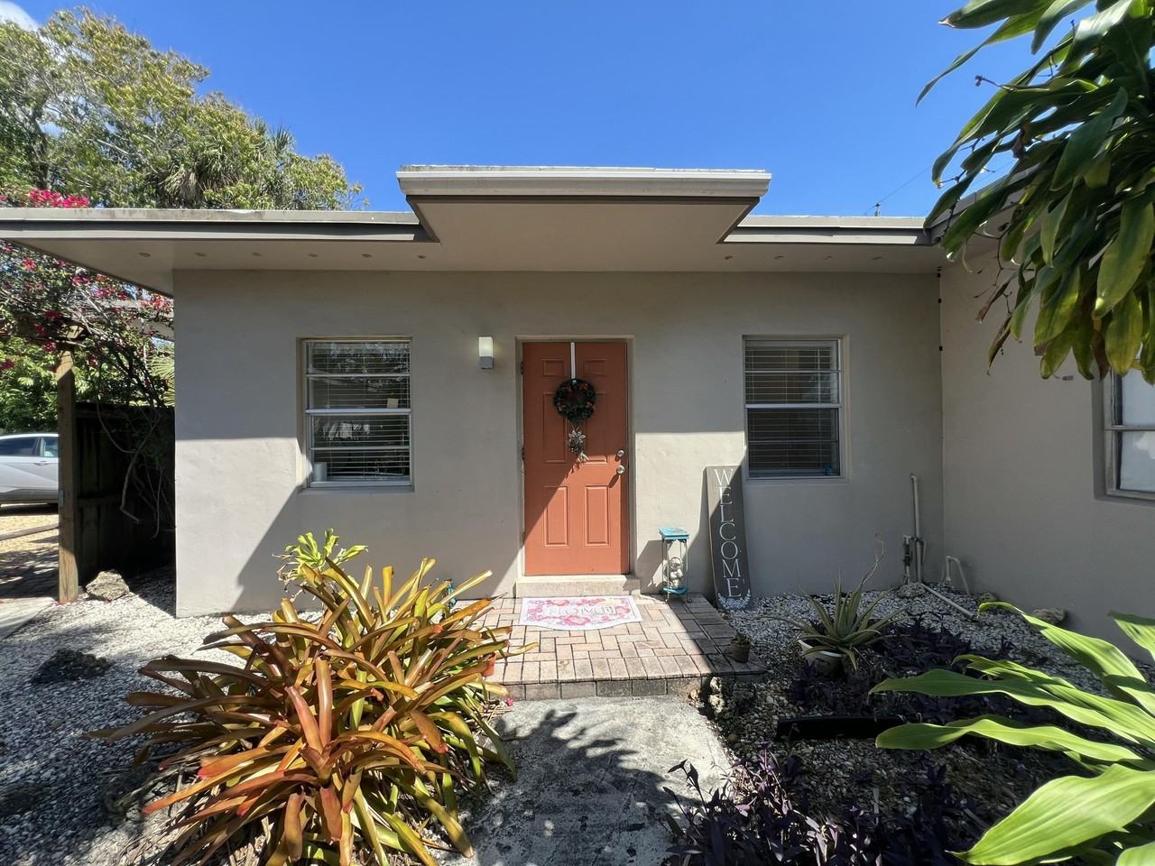 1130 Ne 3rd Ave - Photo 2 of 26