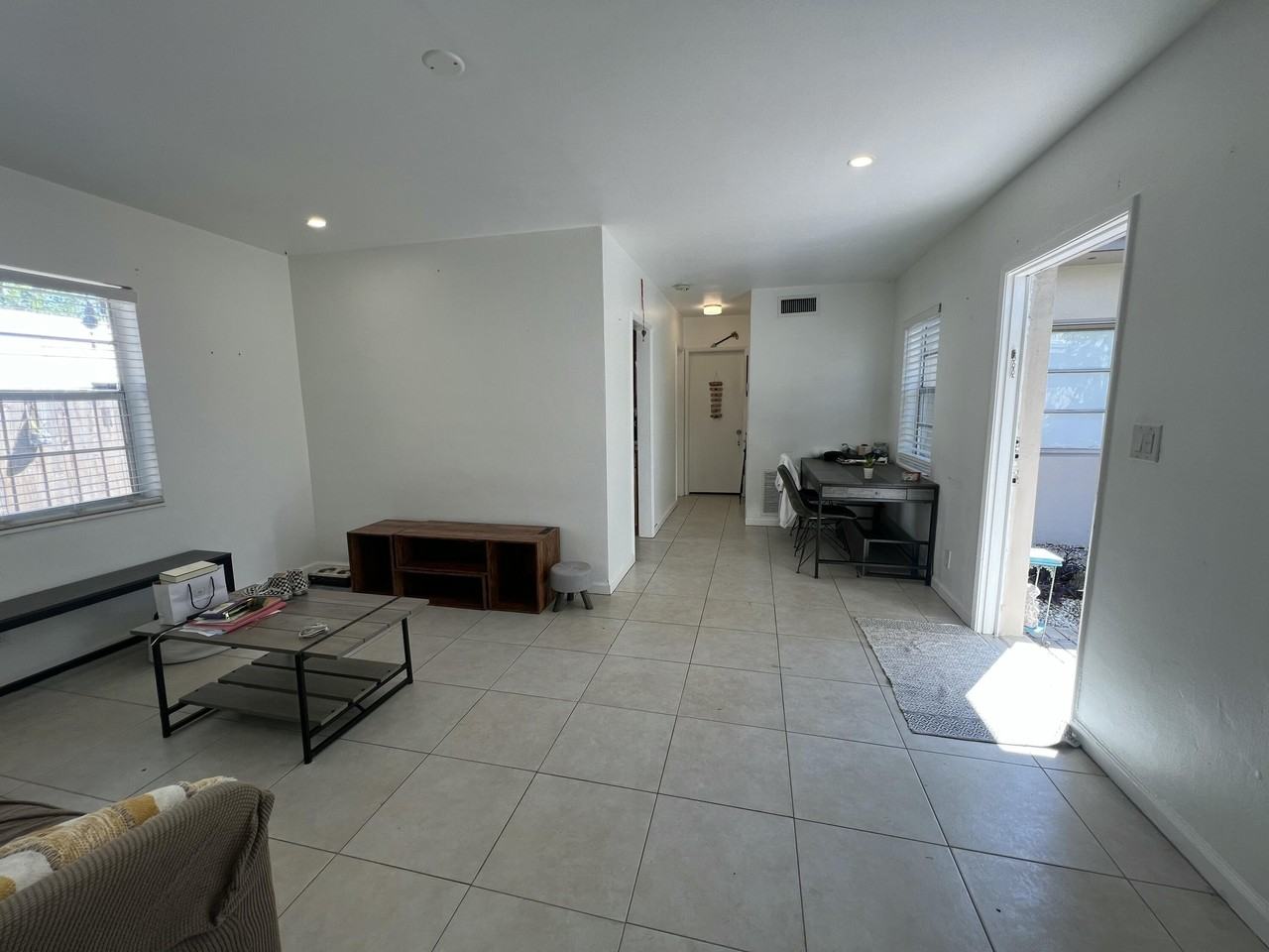 1130 Ne 3rd Ave - Photo 6 of 26