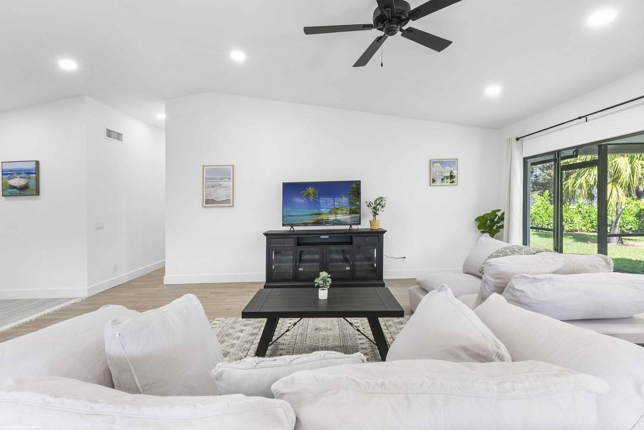 13781 Barberry Dr - Photo 6 of 19