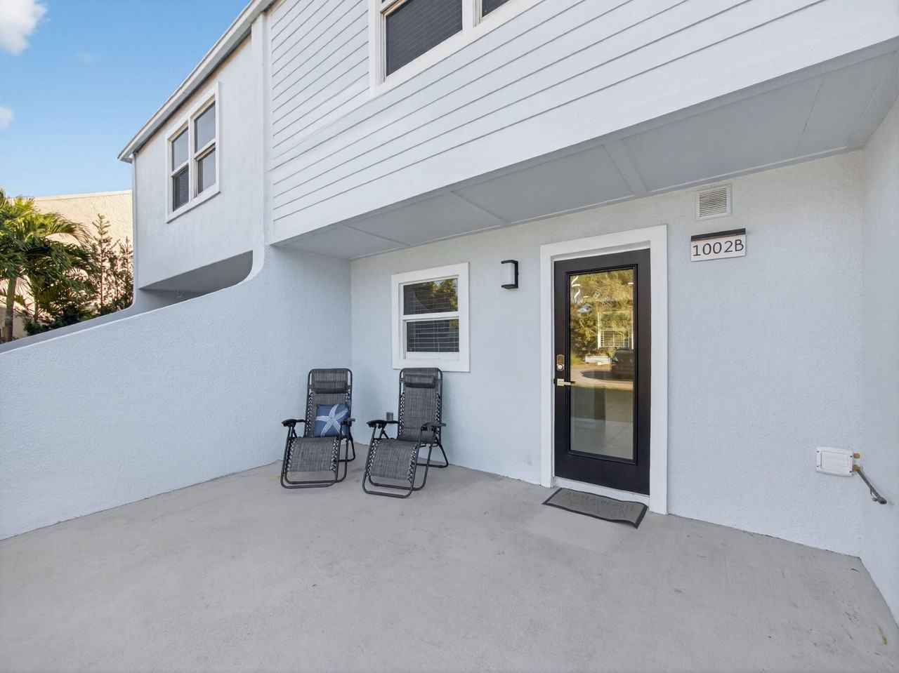 1002 Shorewinds Dr Apt B - Photo 7 of 34