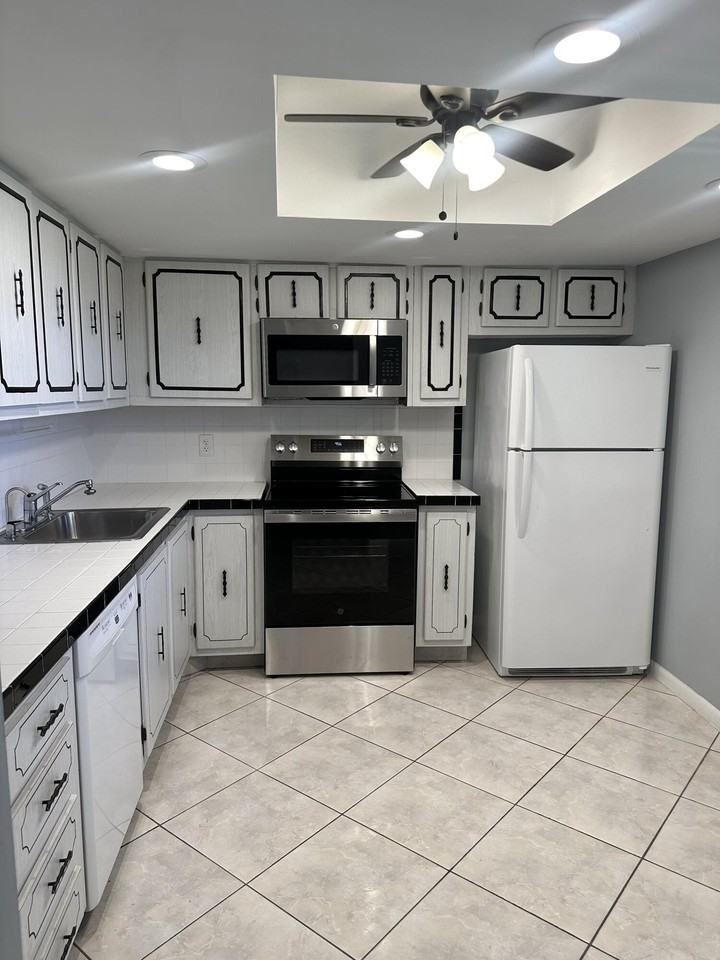 2600 Ne 1st Ln #418 - Photo 2 of 25