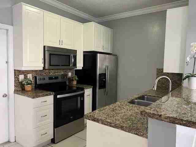 2163 Madeira Dr - Photo 5 of 26