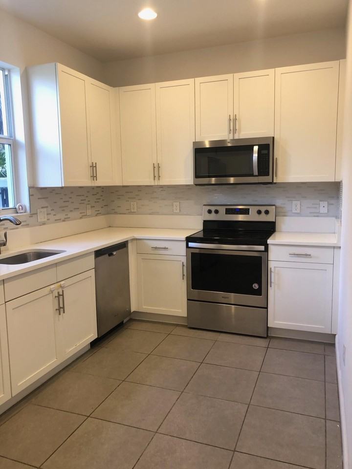 6919 Pines Cir - Photo 4 of 10