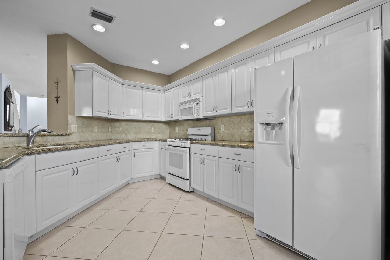 321 September St - Photo 7 of 38