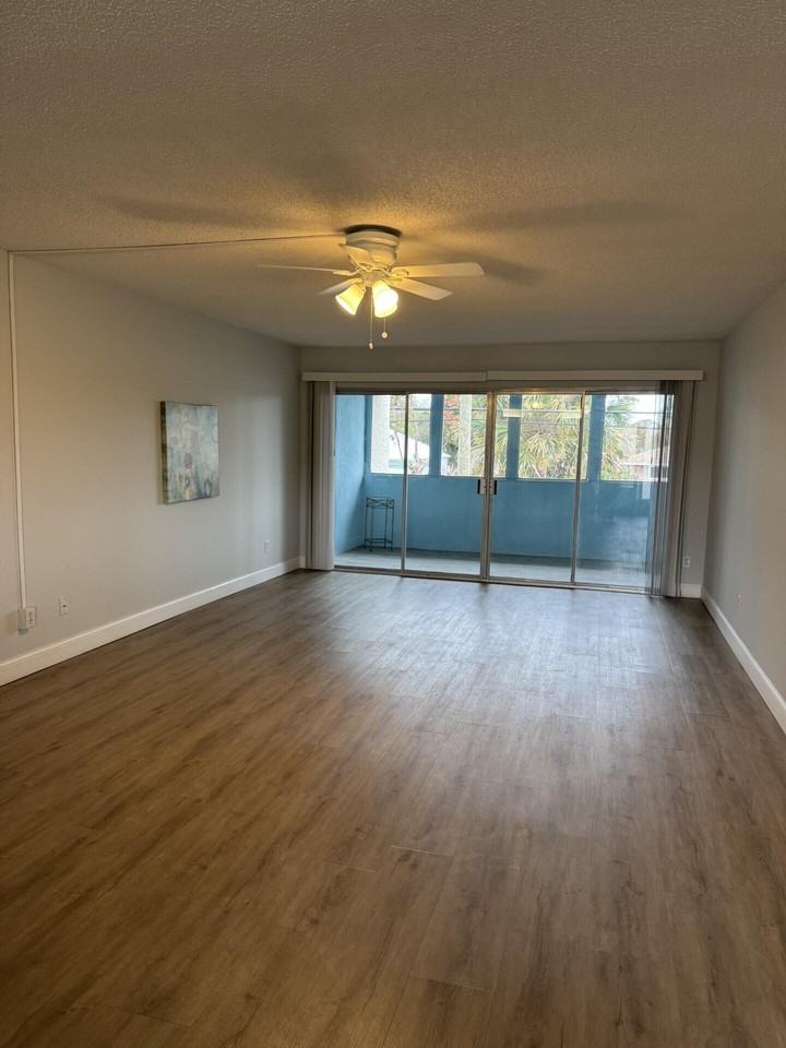 1310 Ne 14th Ct Apt K19 - Photo 4 of 29