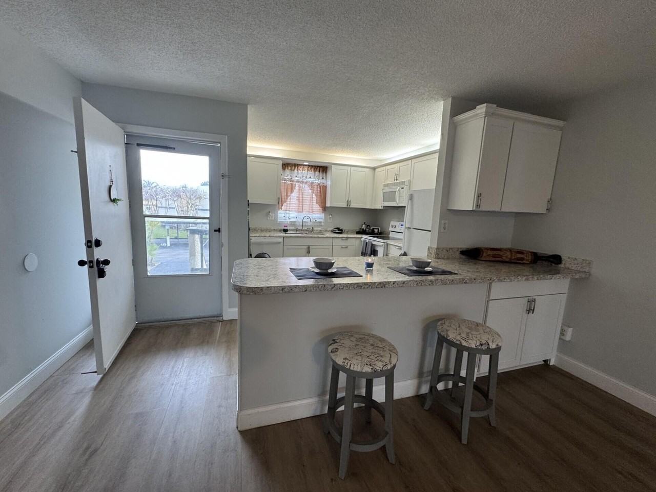 1310 Ne 14th Ct Apt K19 - Photo 6 of 29