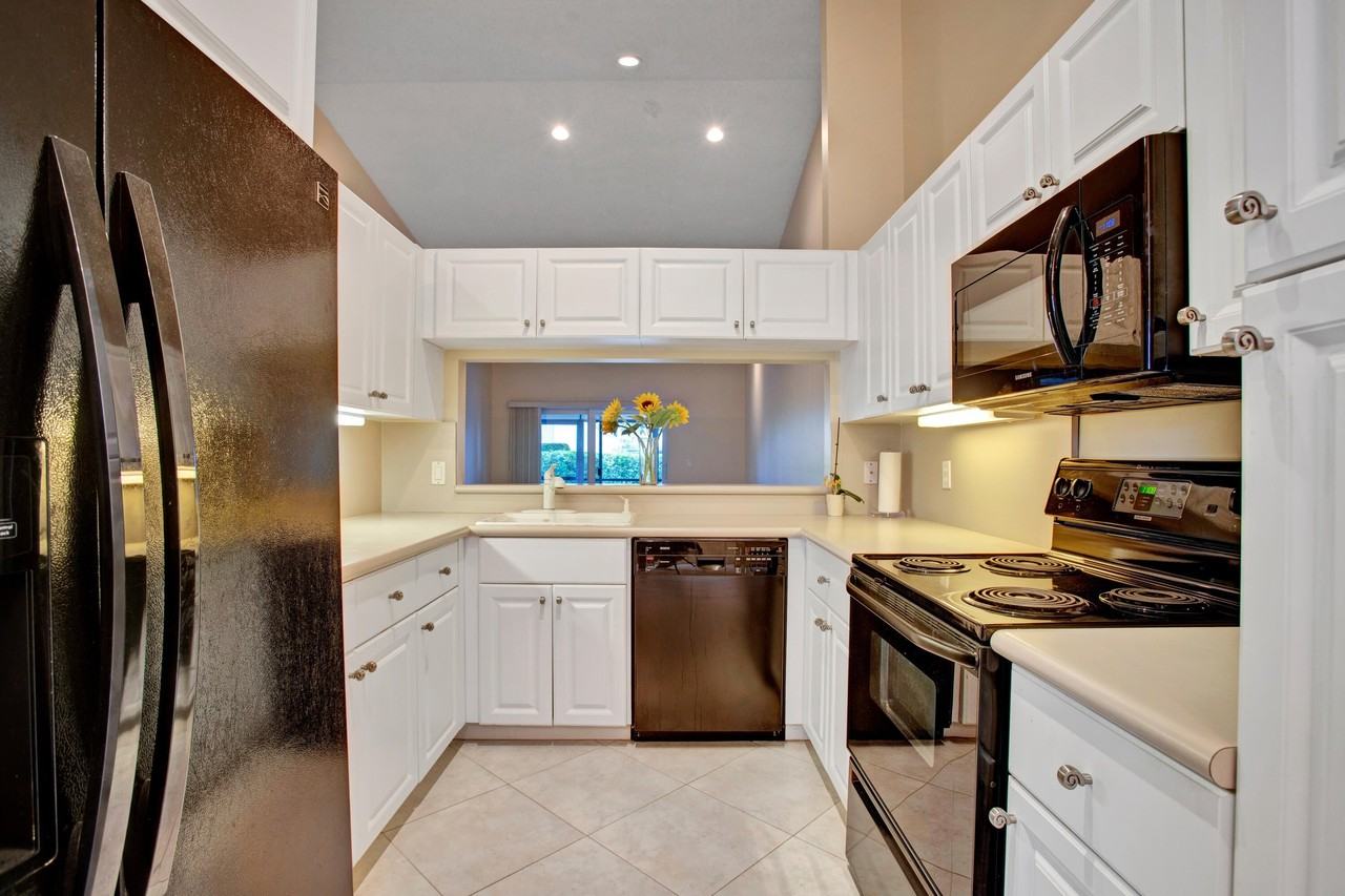 12257 Country Greens Blvd - Photo 6 of 26