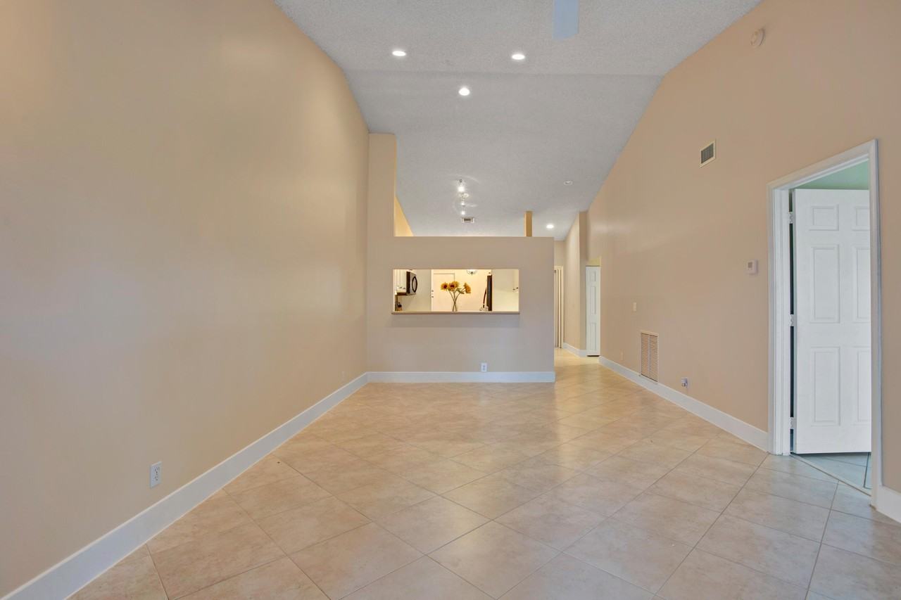 12257 Country Greens Blvd - Photo 7 of 26