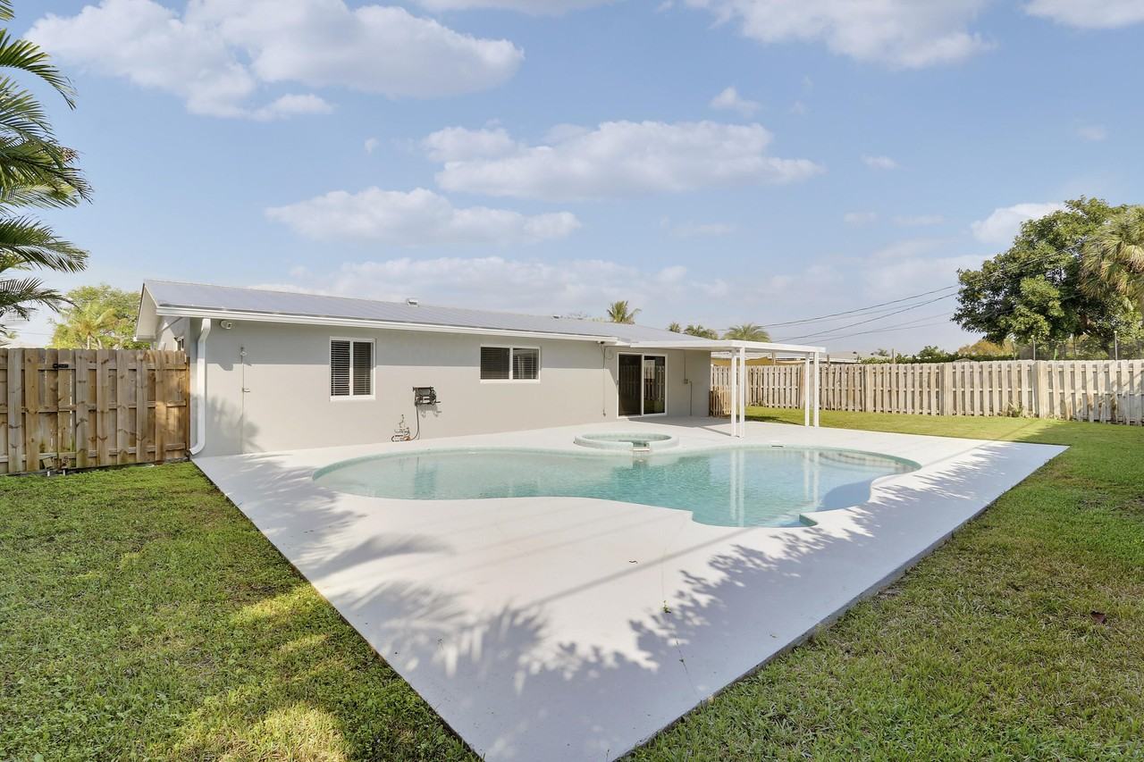 636 Eastwind Dr - Photo 2 of 39