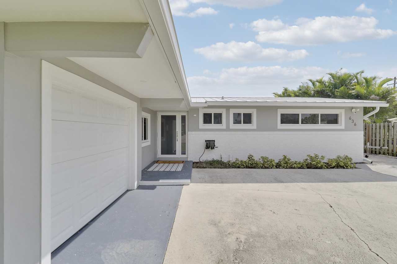 636 Eastwind Dr - Photo 4 of 39