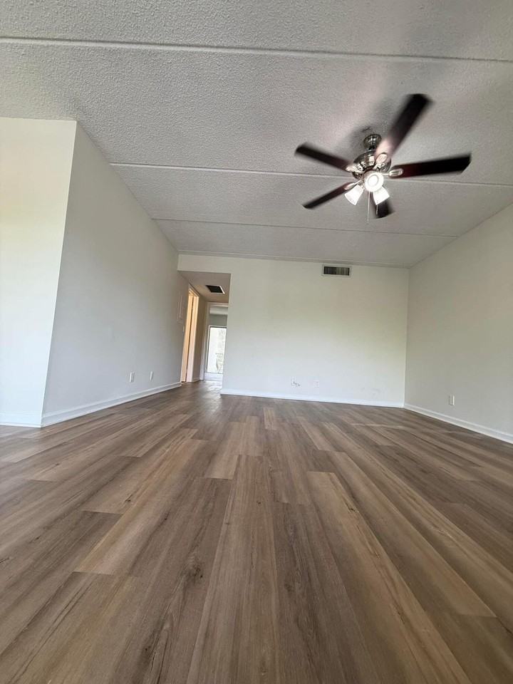 2000 Springdale Blvd Apt 204 - Photo 4 of 26