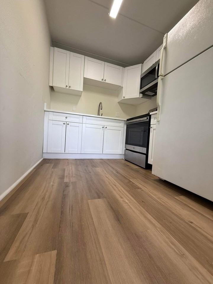 2000 Springdale Blvd Apt 204 - Photo 5 of 26