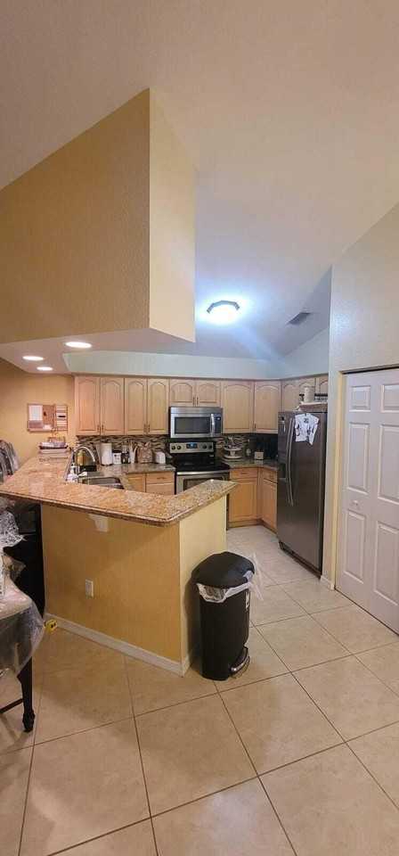 211 Ne 13th Ave - Photo 4 of 9