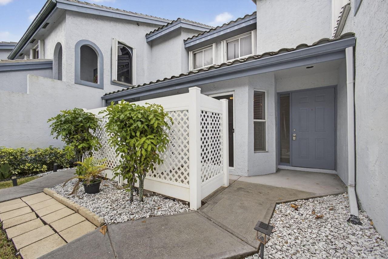 9746 Nickels Blvd - Photo 4 of 38