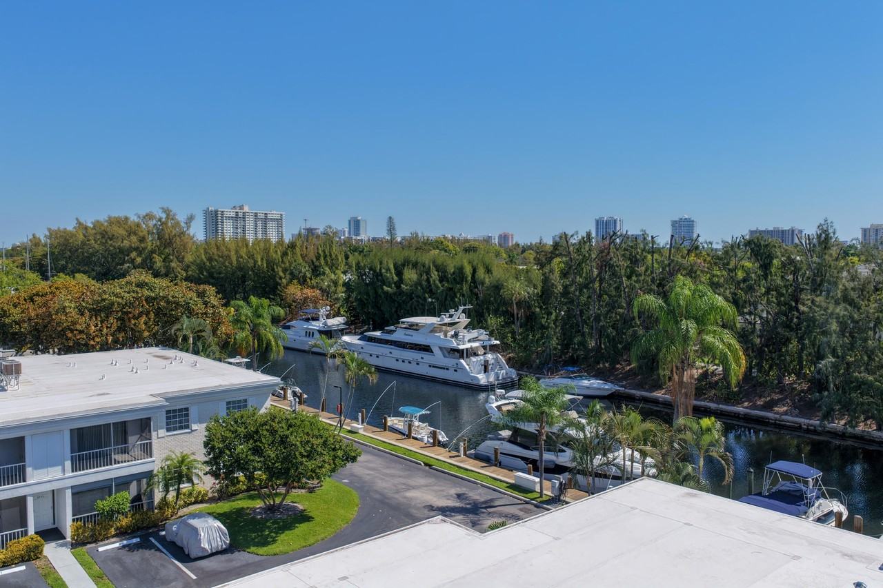 6231 Bay Club Dr #4 - Photo 4 of 20