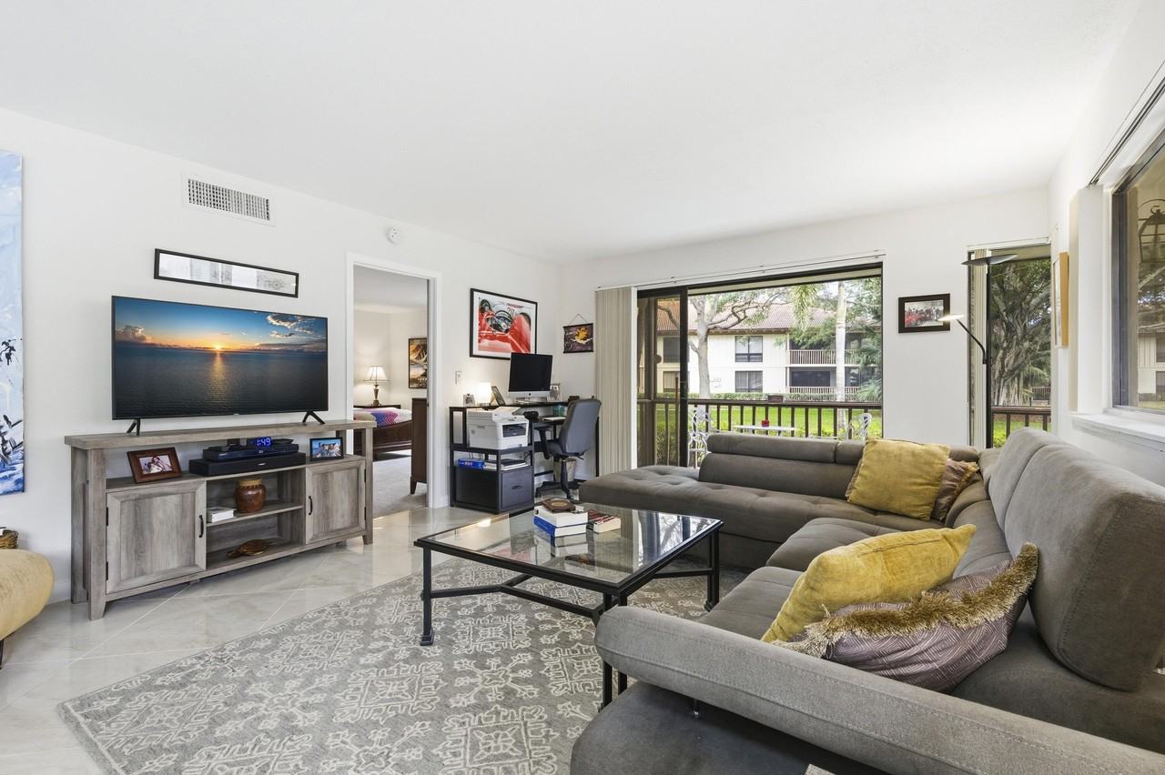 137 Brackenwood Rd - Photo 7 of 41