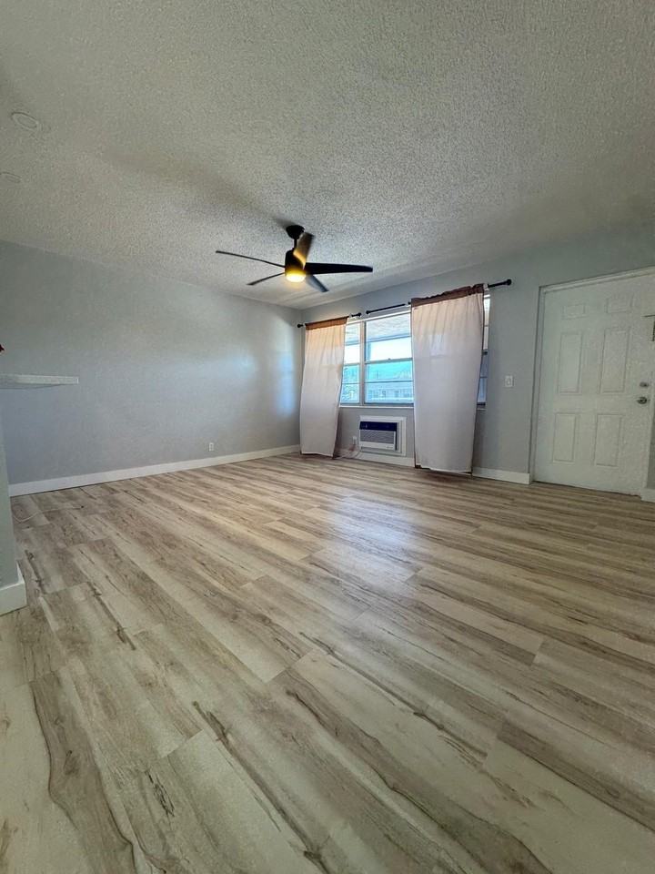 176 Sussex I Unit 176 - Photo 6 of 26