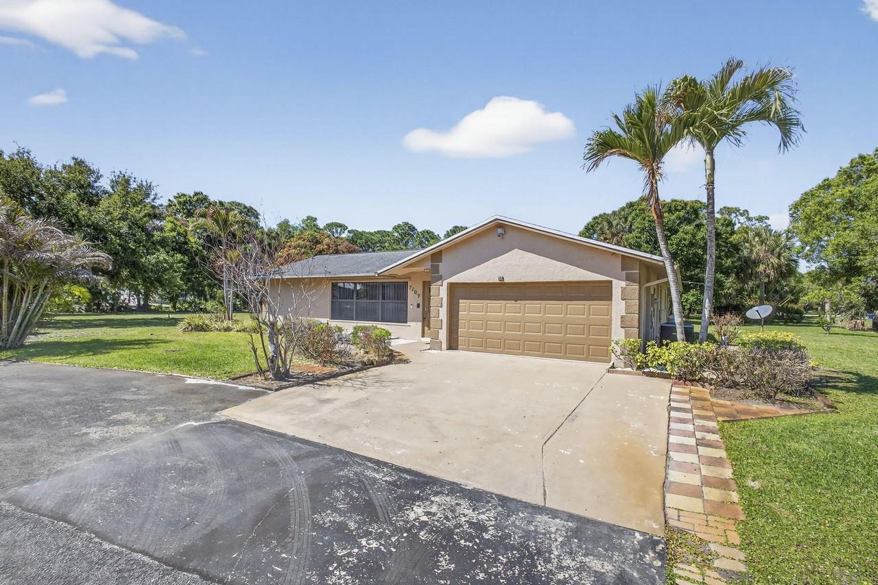 7107 181st St N - Photo 3 of 50