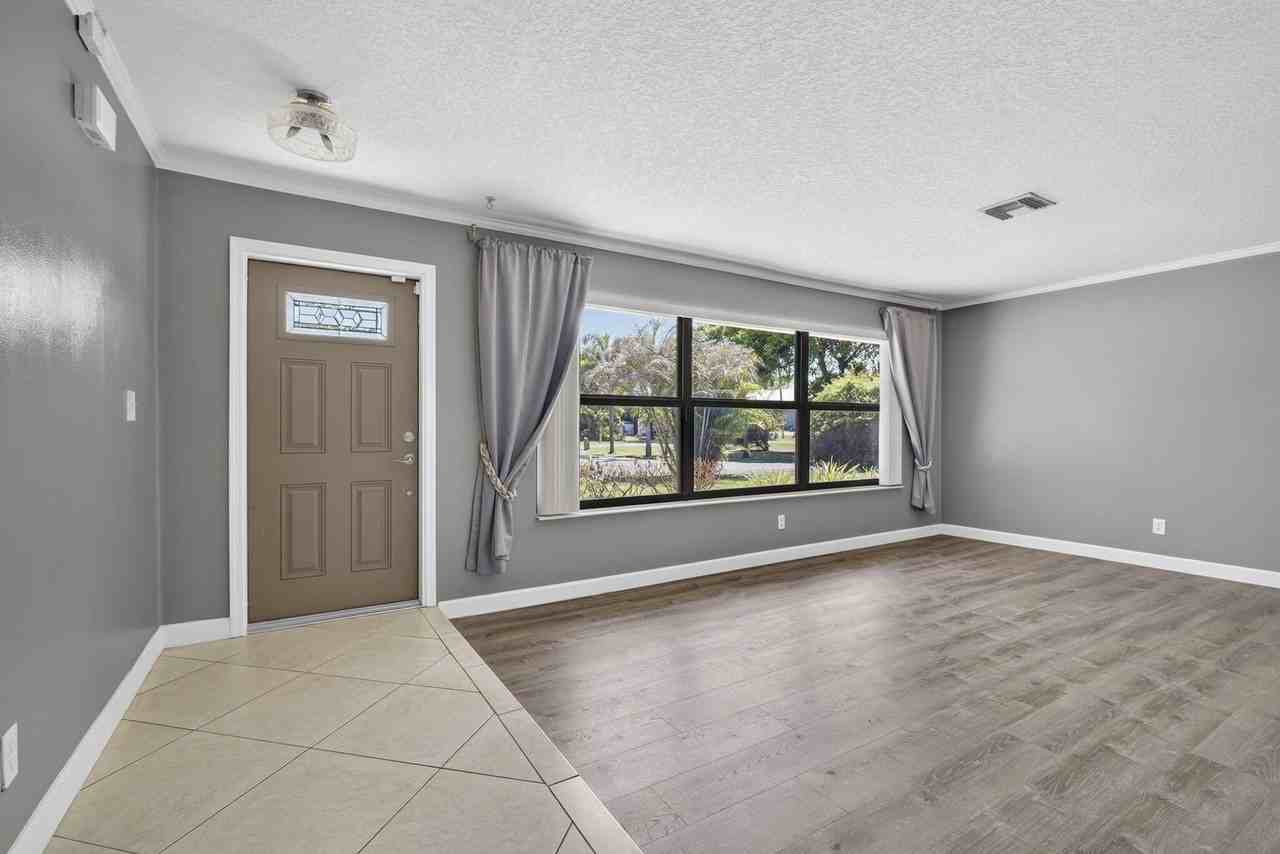 7107 181st St N - Photo 5 of 50