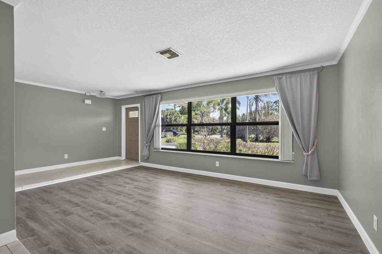 7107 181st St N - Photo 6 of 50