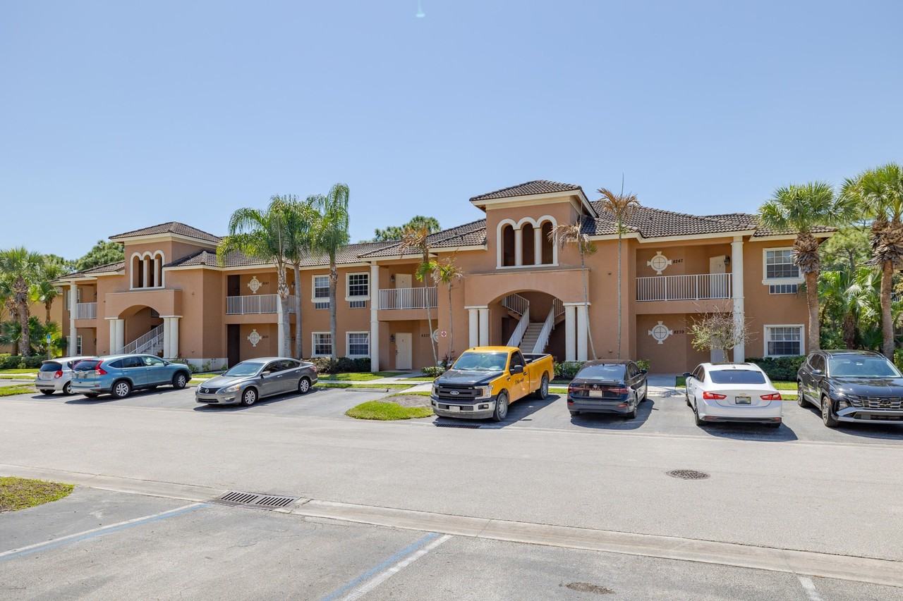 8243 Mulligan Cir Unit 3522 - Photo 4 of 32