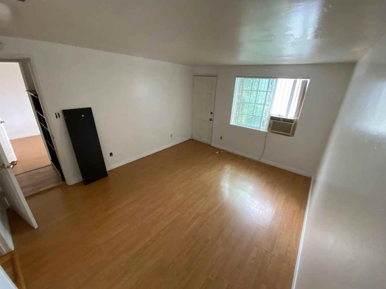 864 Glencoe Dr - Photo 4 of 17