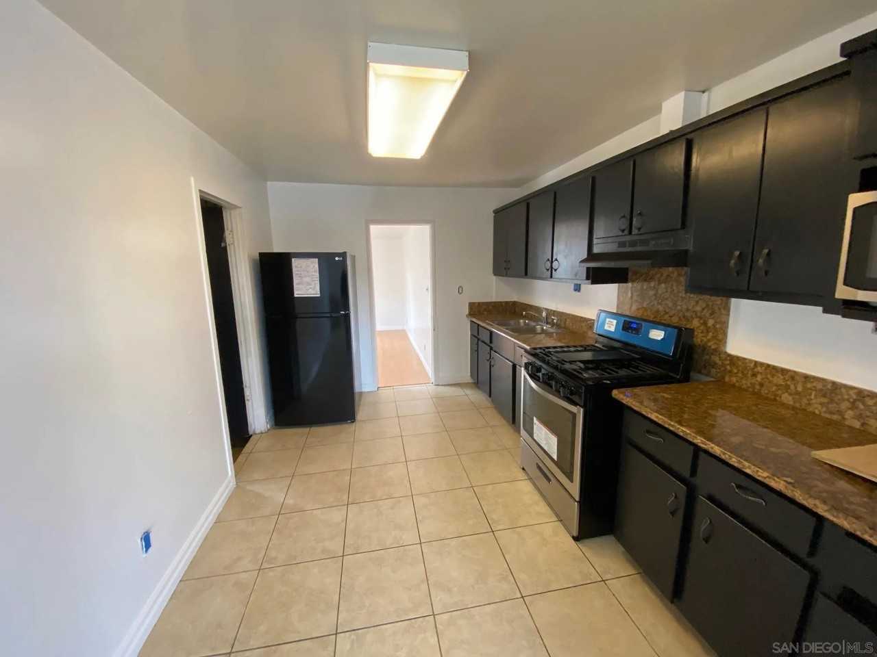 864 Glencoe Dr - Photo 6 of 17