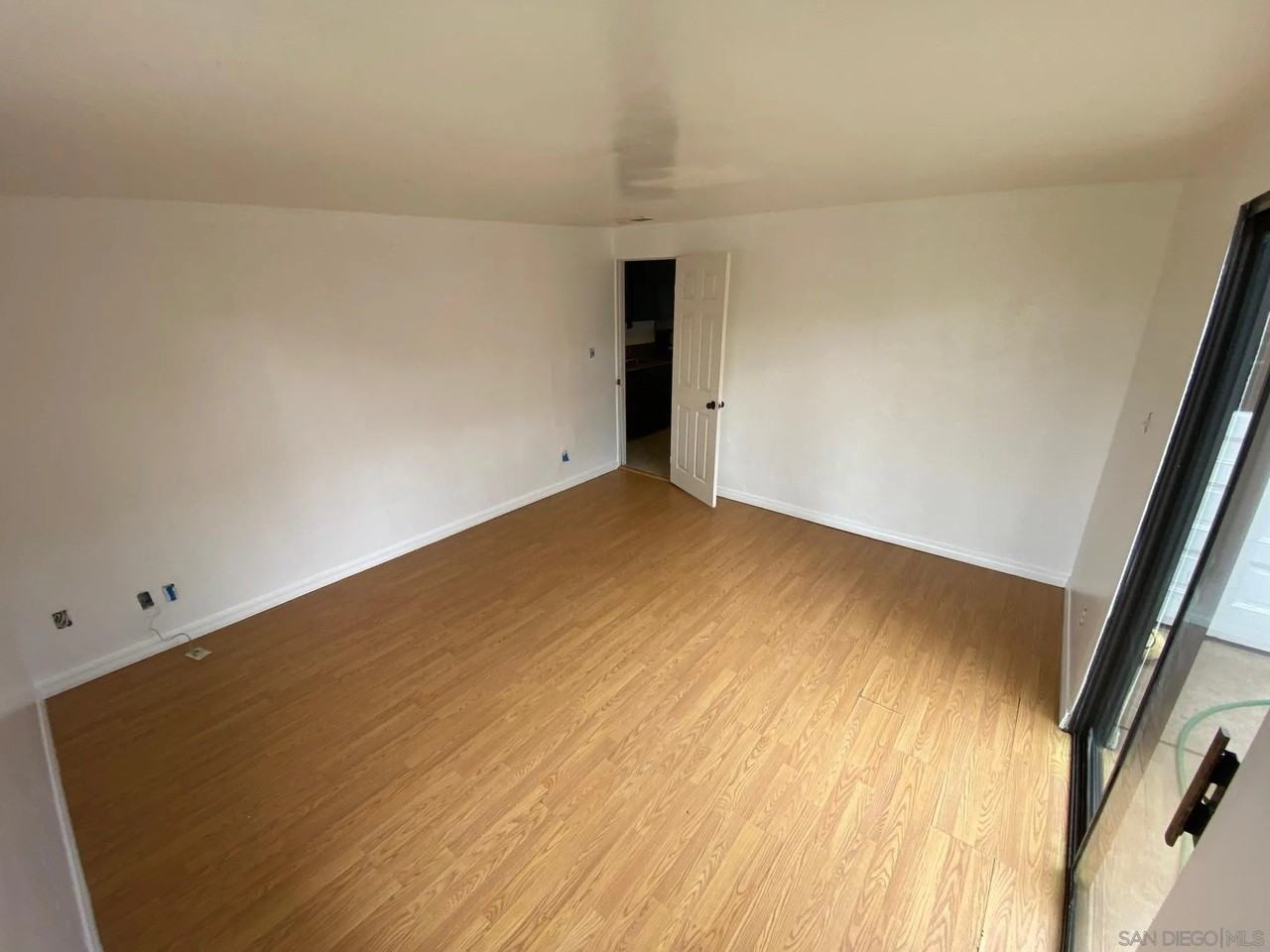 864 Glencoe Dr - Photo 7 of 17