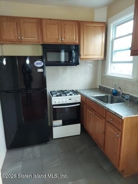 25 Chestnut Ave Unit 2 - Photo 7 of 11