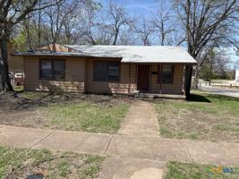 featured image of 715 Cardinal Ave