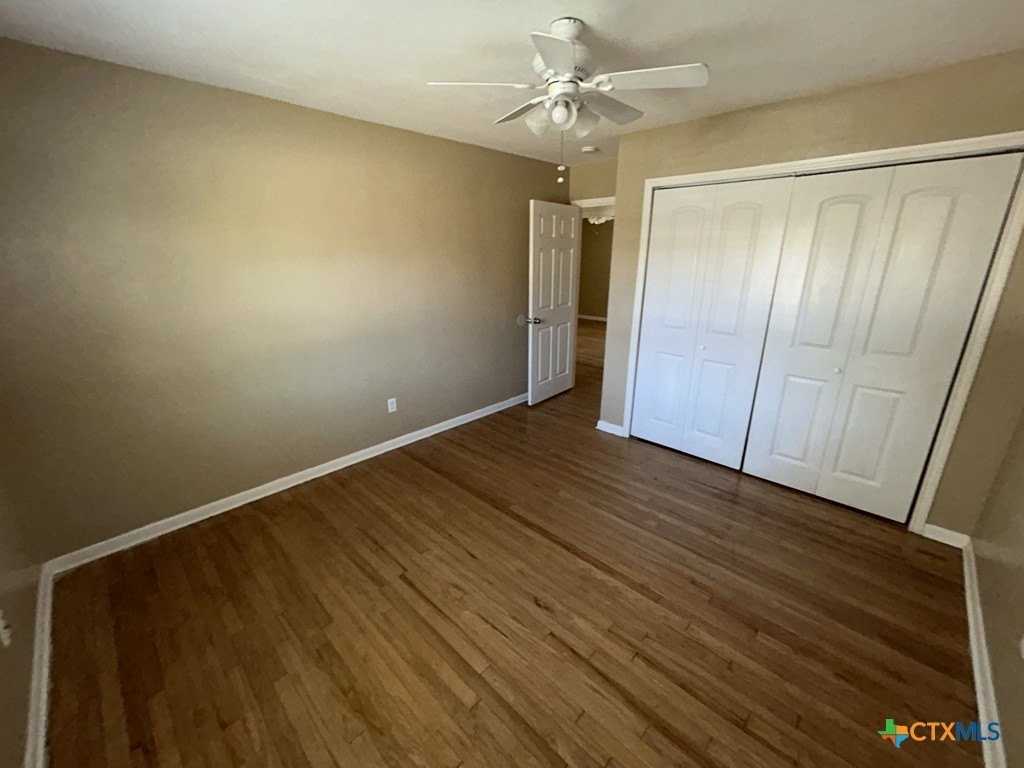 304 Oak St - Photo 6 of 13