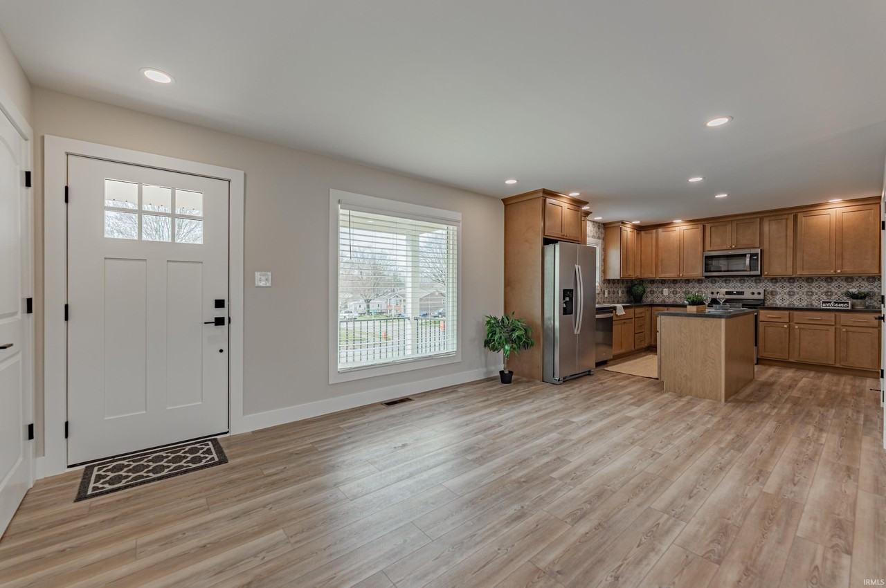 911 Mayfair Dr - Photo 5 of 36