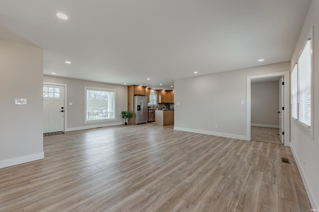 911 Mayfair Dr - Photo 6 of 36