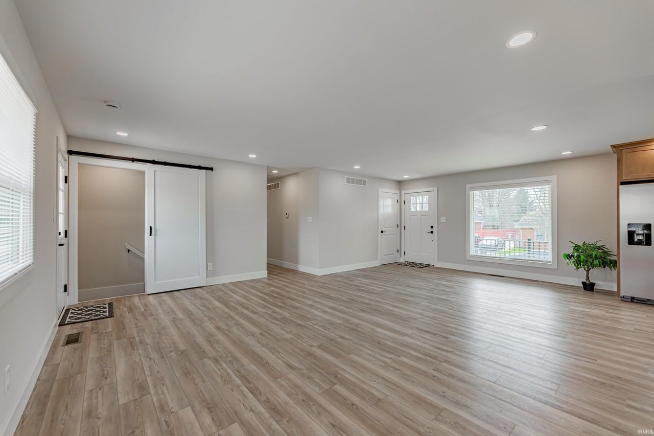 911 Mayfair Dr - Photo 7 of 36