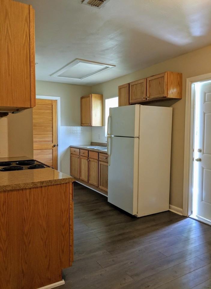 806 Essex Dr - Photo 4 of 12