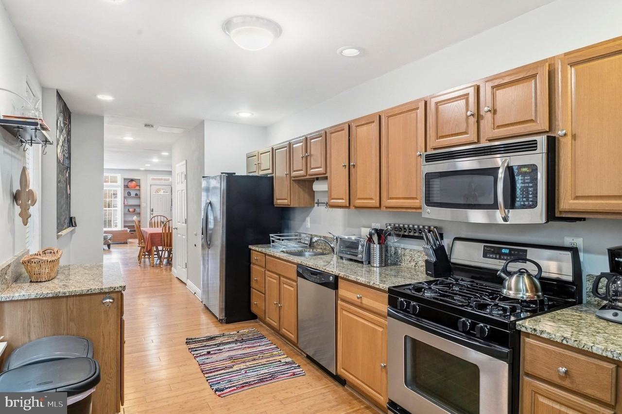 2040 Orleans St - Photo 4 of 15