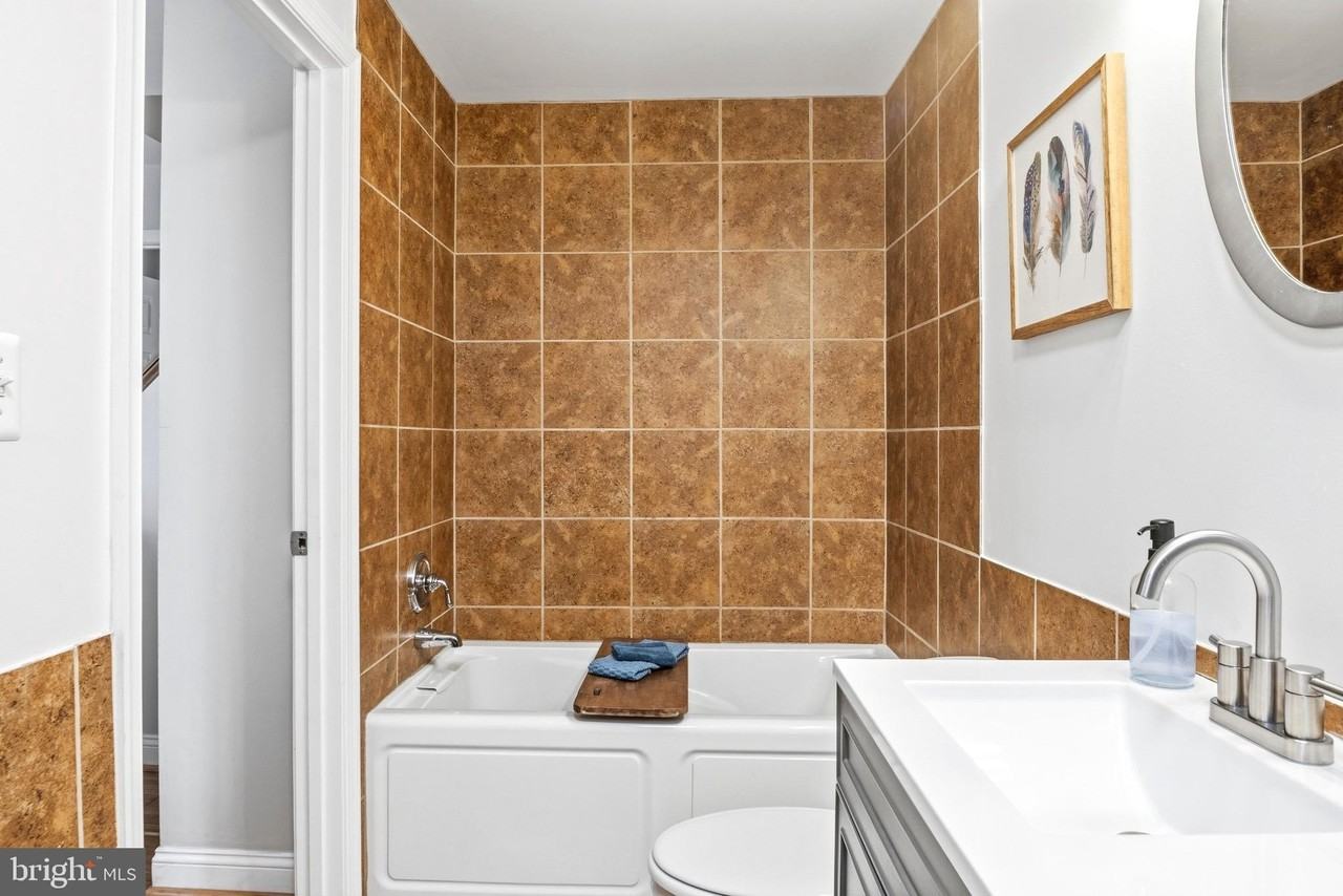 2040 Orleans St - Photo 7 of 15