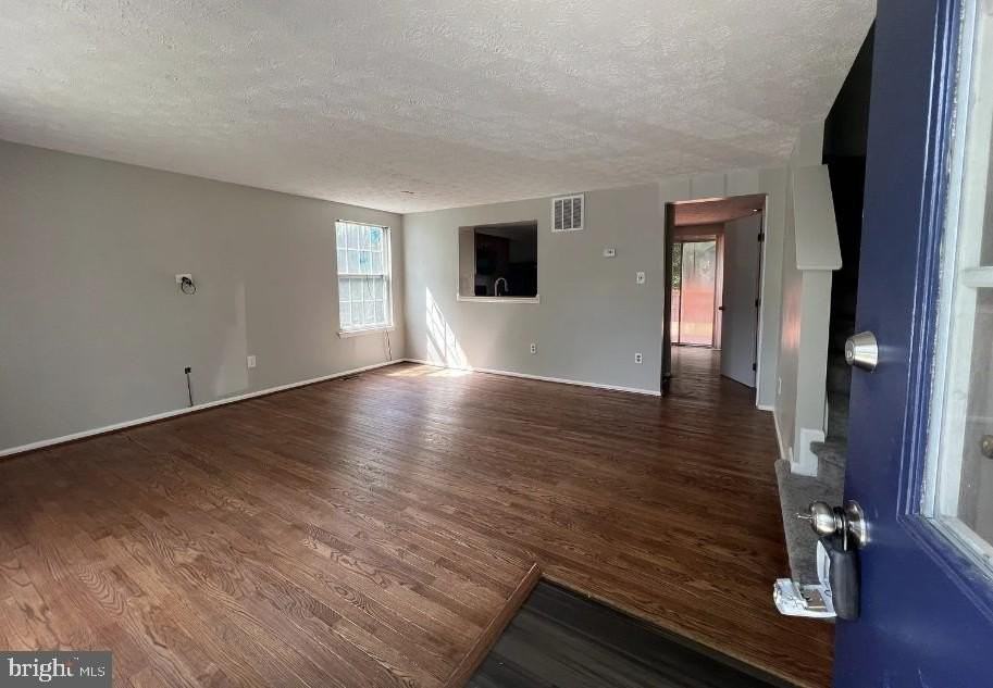 9410 Squires Ct - Photo 2 of 18