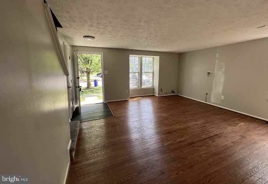 9410 Squires Ct - Photo 3 of 18