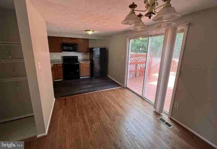 9410 Squires Ct - Photo 7 of 18