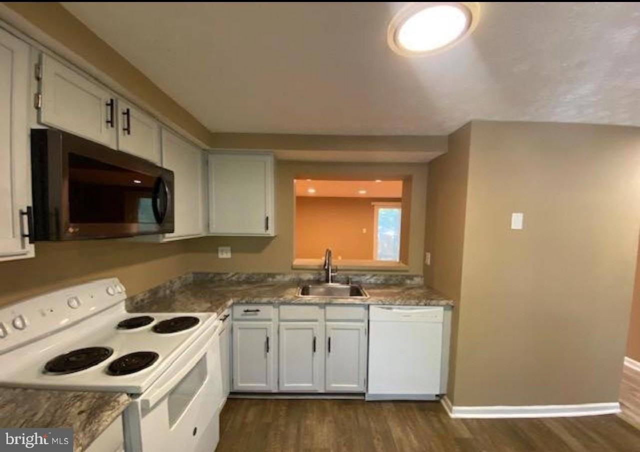 14103 Armilla Ct - Photo 3 of 19