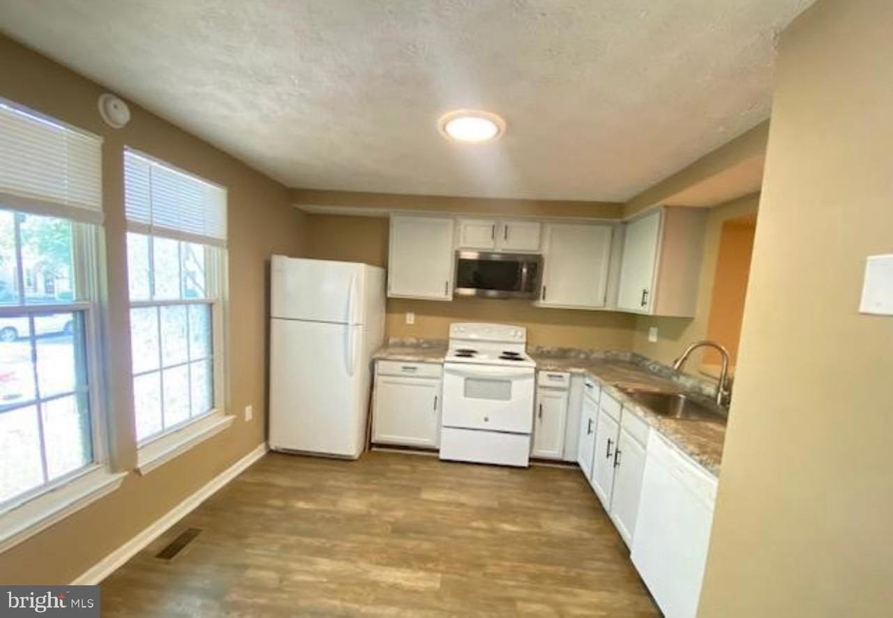 14103 Armilla Ct - Photo 4 of 19