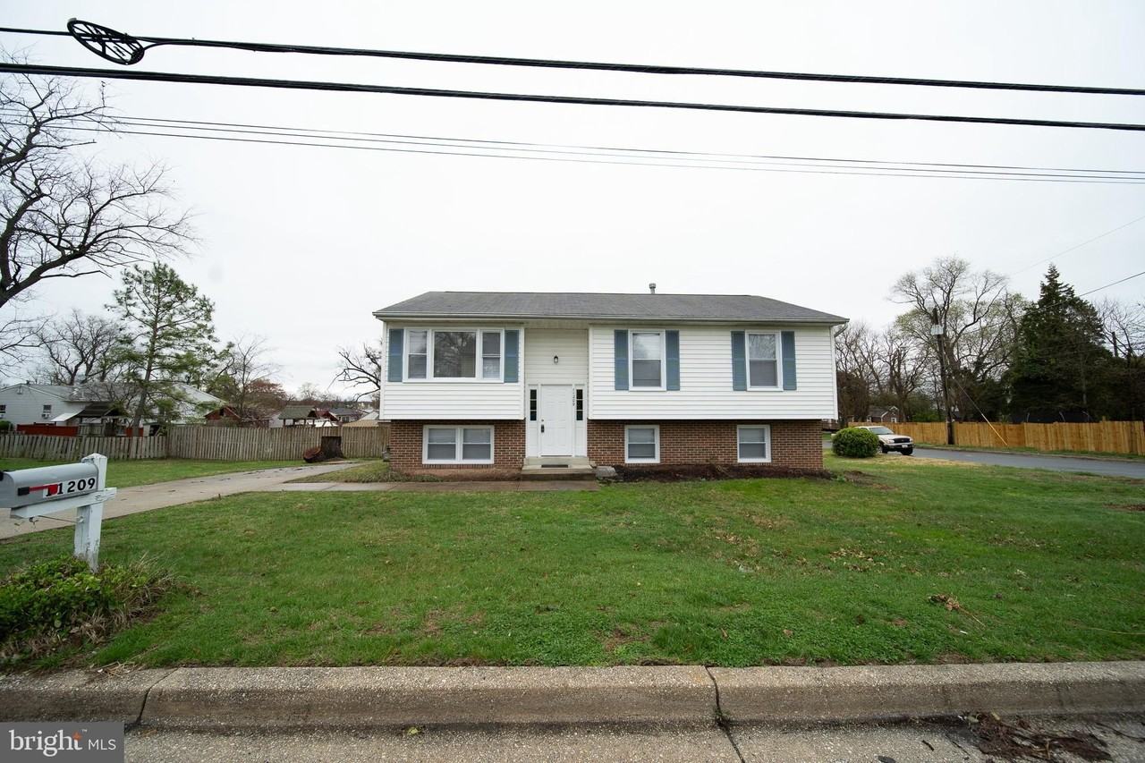 11209 Caroline Ave - Photo 3 of 41