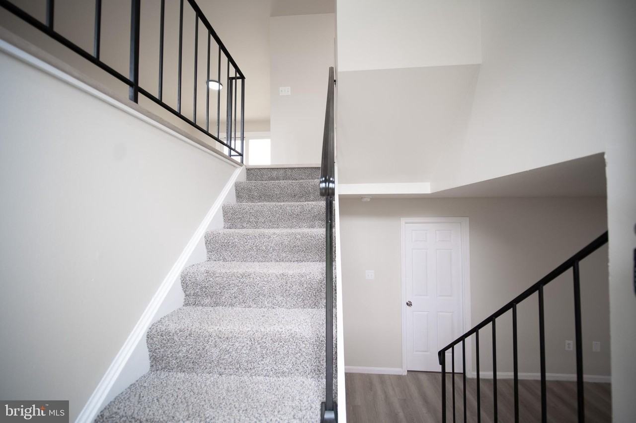 11209 Caroline Ave - Photo 4 of 41