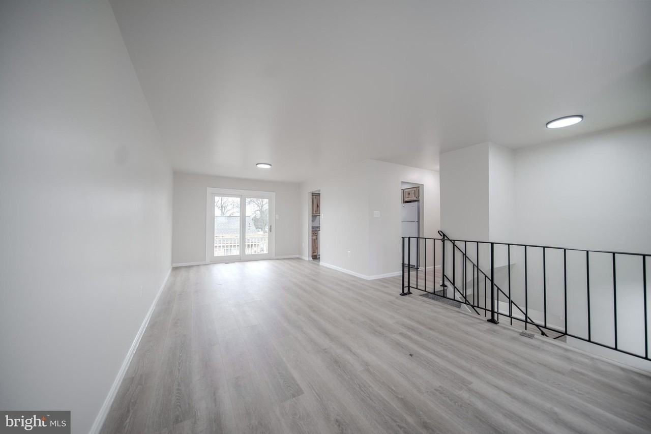 11209 Caroline Ave - Photo 5 of 41