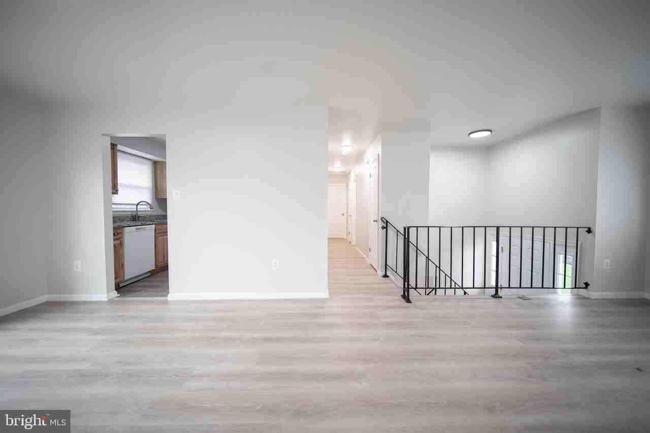 11209 Caroline Ave - Photo 6 of 41